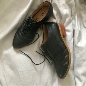 Splendid ankle booties